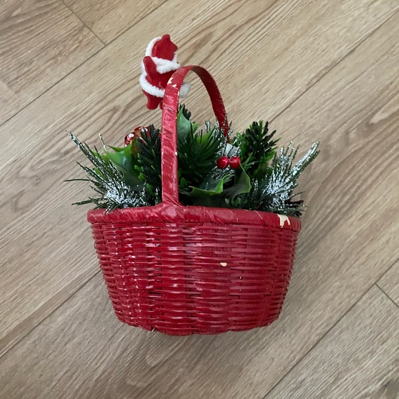 Vintage Christmas Basket With Flocked Santa - Picture 4 of 9